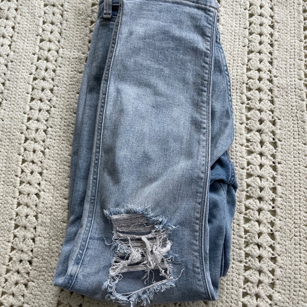 High Rise Ripped Jeans - Picture 4 of 4
